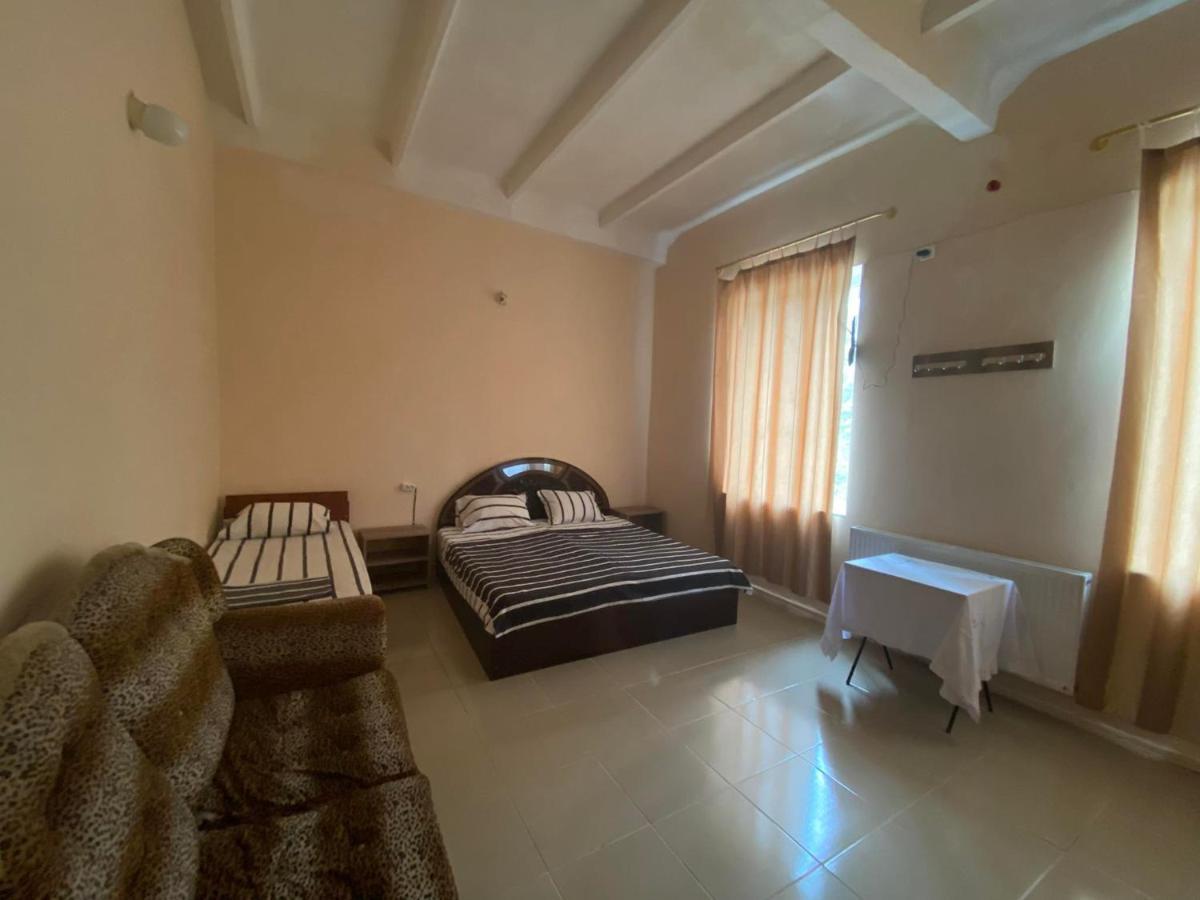 Golden Fleece Hotel *