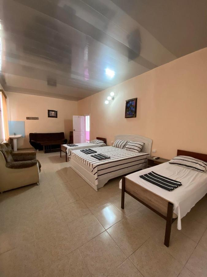 Golden Fleece Hotel *